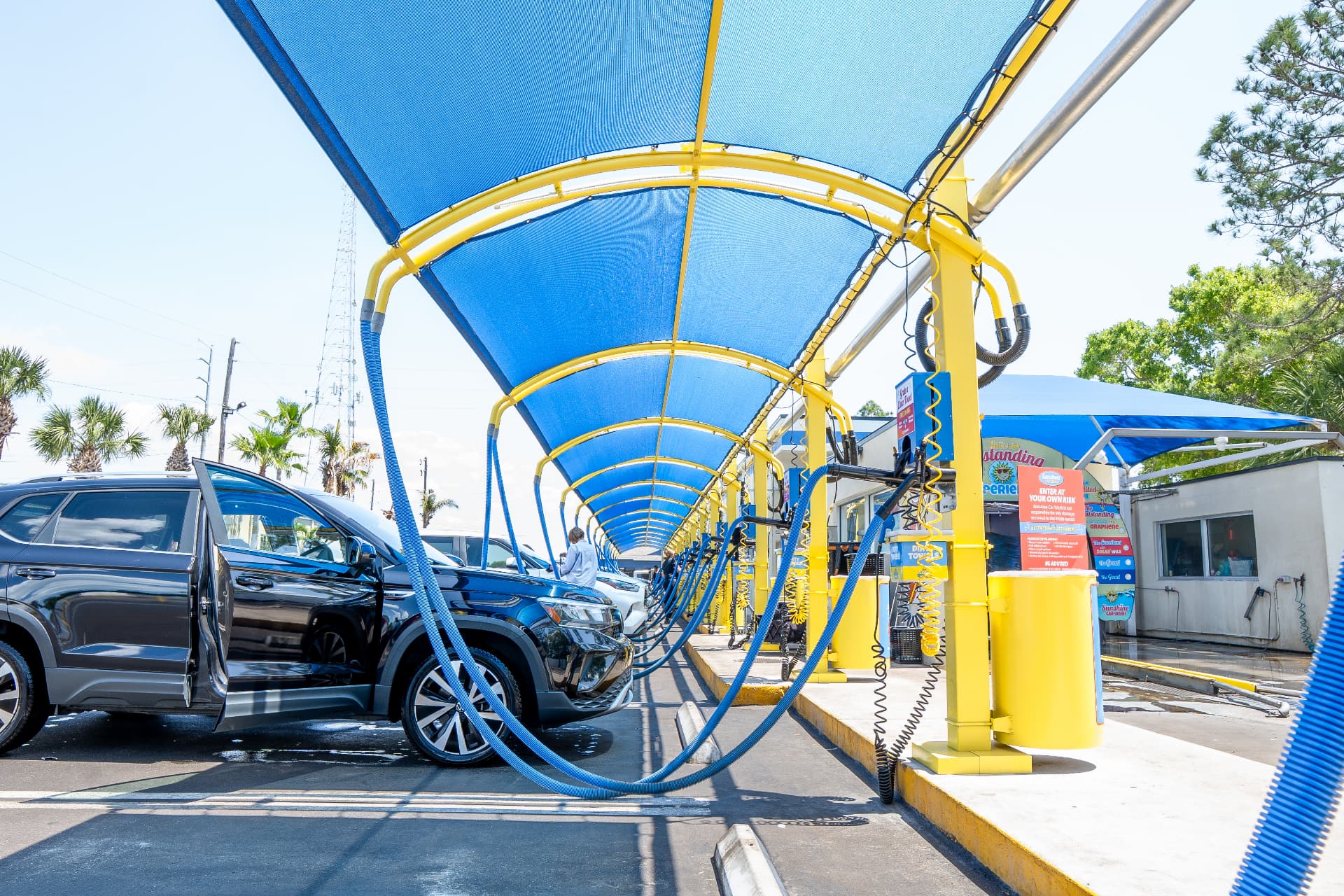 Cars using the complimentary vacuums and air hoses at South Missouri Avenue