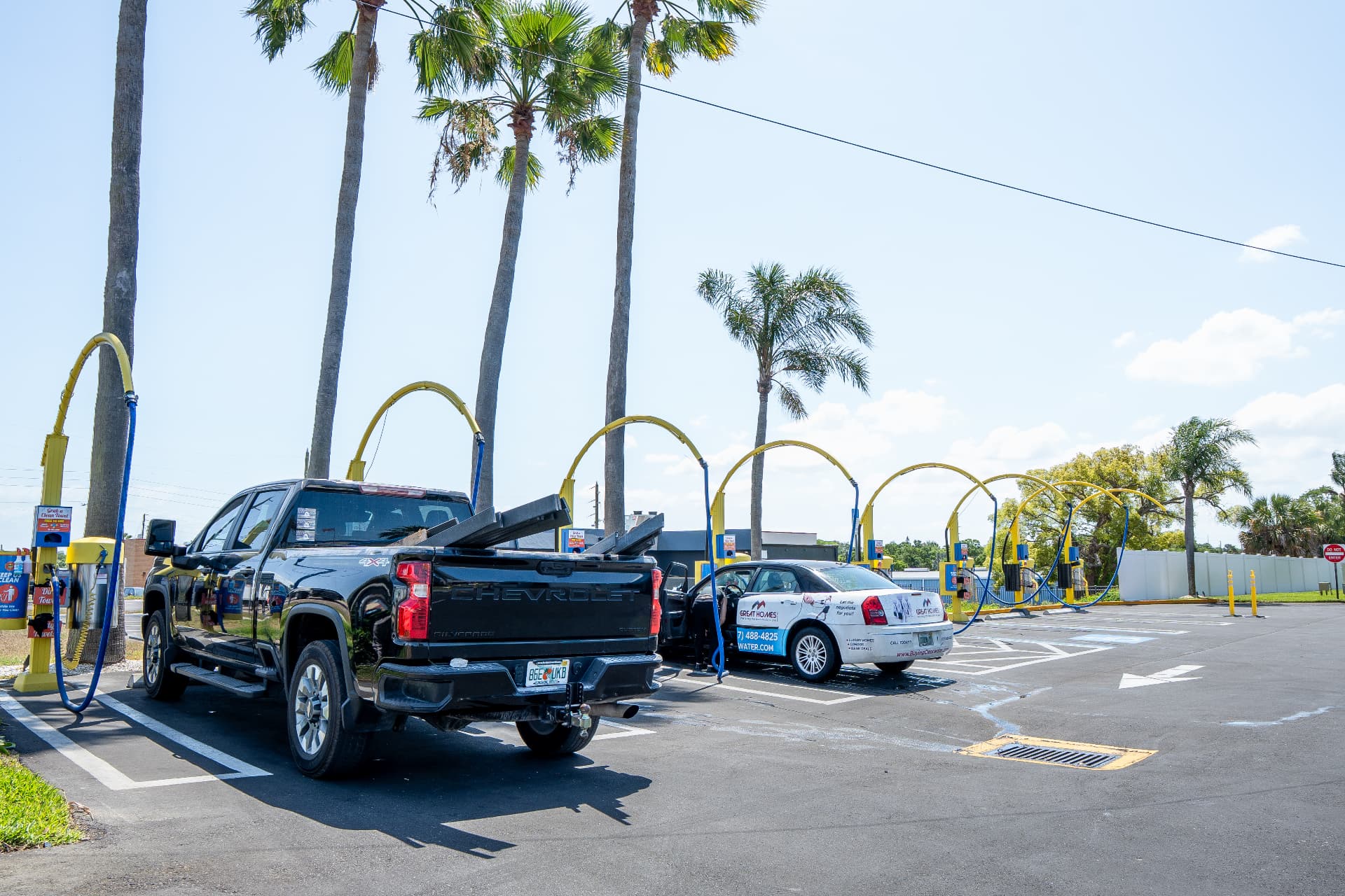 Palm trees towering over the free self-serve vacuum stations